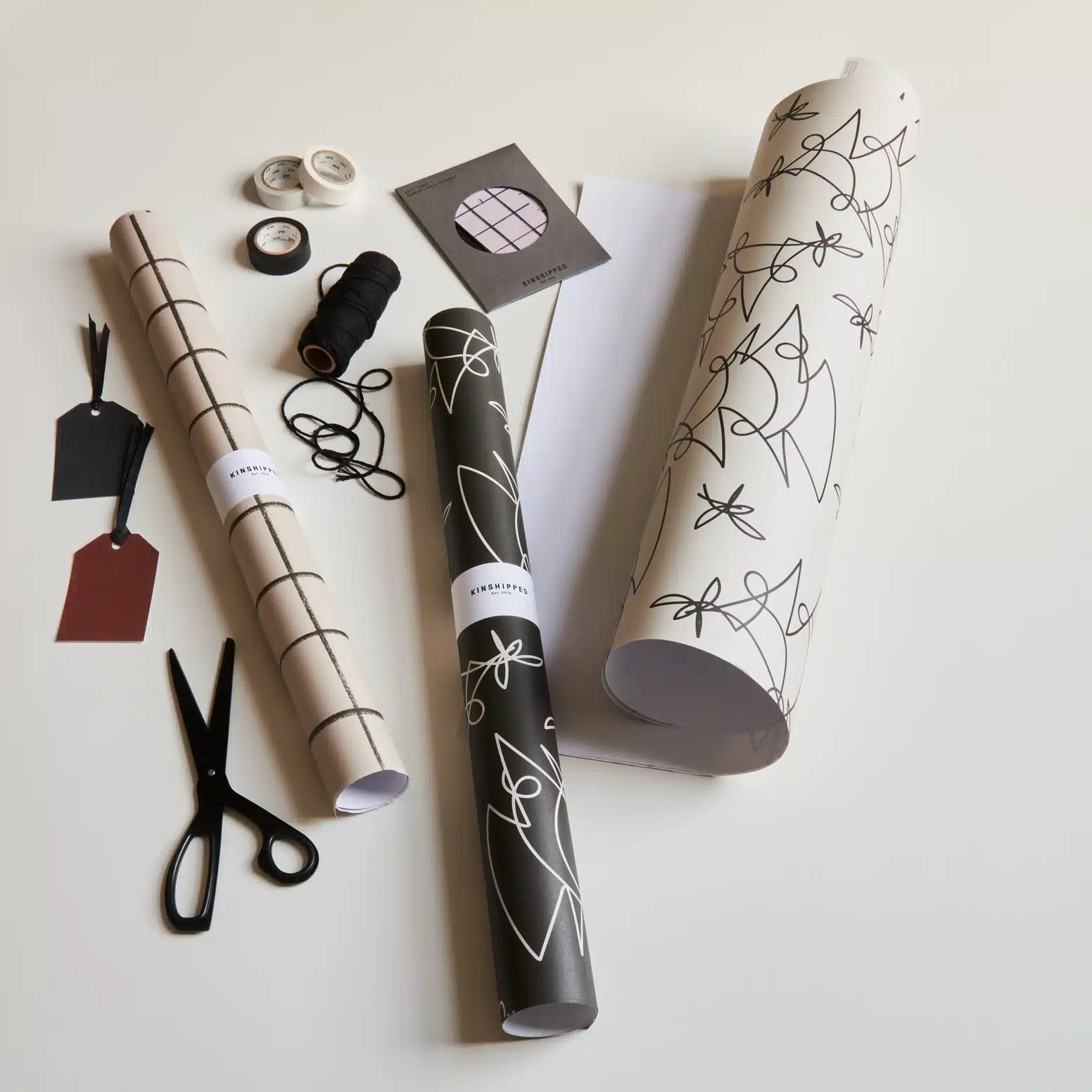 Feuille de papier cadeau « Sapin », Papier cadeau de Noël, 2 coloris disponibles – Kinshipped – Image 5